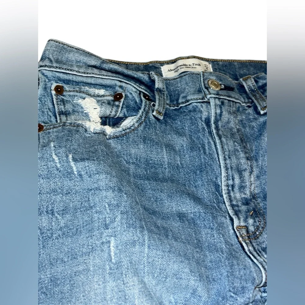 abercrombie&fitch high rise mom light wash lightly distressed jeans women’s 27” - Picture 5 of 11